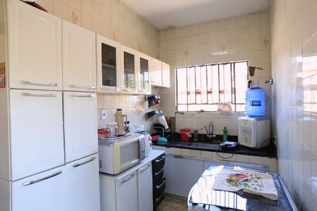 Casa à venda com 360m², 2 quartos e 2 vagasCozinha