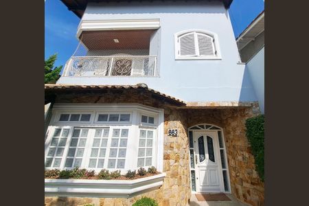 Casa à venda com 470m², 4 quartos e 3 vagasFachada