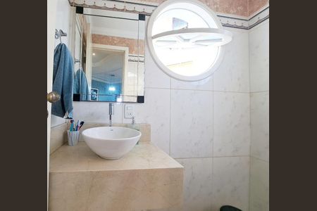 Casa à venda com 470m², 4 quartos e 3 vagasBanheiro 1