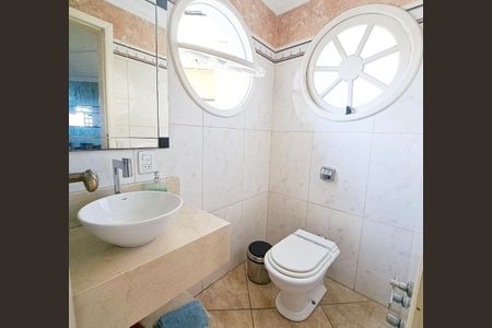 Casa à venda com 470m², 4 quartos e 3 vagasBanheiro 1