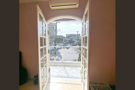 Casa à venda com 470m², 4 quartos e 3 vagasVista