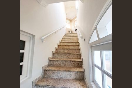 Casa à venda com 470m², 4 quartos e 3 vagasEscada