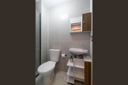 Apartamento à venda com 37m², 2 quartos e sem vaga Apartamento à venda com 37m², 2 quartos e sem vagaBanheiro Social