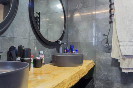 Apartamento à venda com 180m², 3 quartos e 3 vagasBanheiro da Suíte 1