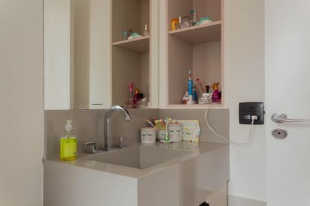Apartamento à venda com 180m², 3 quartos e 3 vagasBanheiro da Suíte 2