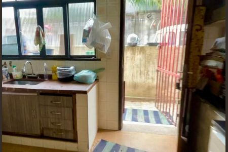 Casa à venda com 400m², 6 quartos e 8 vagas Casa à venda com 400m², 6 quartos e 8 vagasCozinha