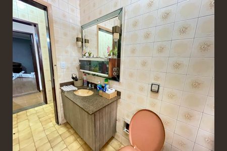 Casa à venda com 400m², 6 quartos e 8 vagas Casa à venda com 400m², 6 quartos e 8 vagasBanheiro 2