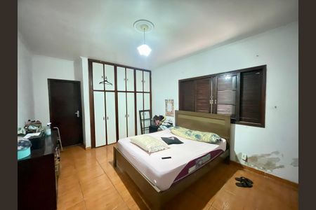 Casa à venda com 400m², 6 quartos e 8 vagas Casa à venda com 400m², 6 quartos e 8 vagasQuarto 3