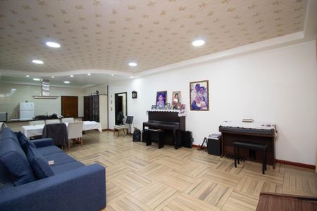 Sala de casa para alugar com 3 quartos, 268m² em Parque Industrial Cumbica, Guarulhos