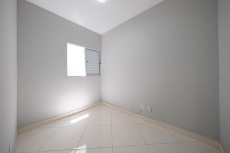 Quarto 1 de apartamento à venda com 2 quartos, 40m² em Jardim Maringa, São Paulo