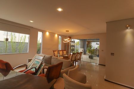 Sala 1 de casa para alugar com 4 quartos, 380m² em Chácara Malota, Jundiaí