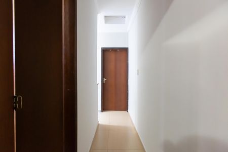 Casa à venda com 100m², 2 quartos e 2 vagas Casa à venda com 100m², 2 quartos e 2 vagasCorredor