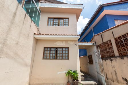 Casa à venda com 100m², 2 quartos e 2 vagas Casa à venda com 100m², 2 quartos e 2 vagasFachada