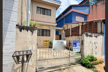 Casa à venda com 100m², 2 quartos e 2 vagas Casa à venda com 100m², 2 quartos e 2 vagasFachada