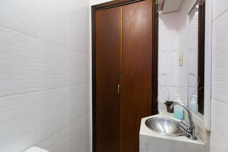 Casa à venda com 100m², 2 quartos e 2 vagas Casa à venda com 100m², 2 quartos e 2 vagasBanheiro 1