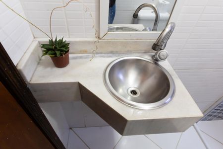 Casa à venda com 100m², 2 quartos e 2 vagas Casa à venda com 100m², 2 quartos e 2 vagasBanheiro 1 - Detalhe