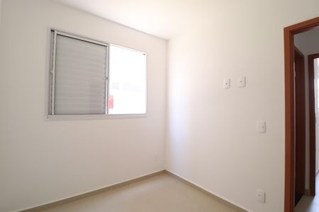 Quarto 1 de apartamento para alugar com 2 quartos, 80m² em Jardim Holanda, Uberlândia