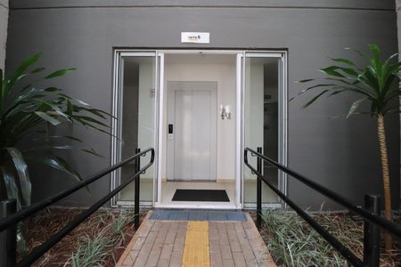 Apartamento para alugar com 80m², 2 quartos e 1 vagahall Elevador