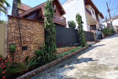 Casa de condomínio à venda com 154m², 3 quartos e 2 vagasFachada
