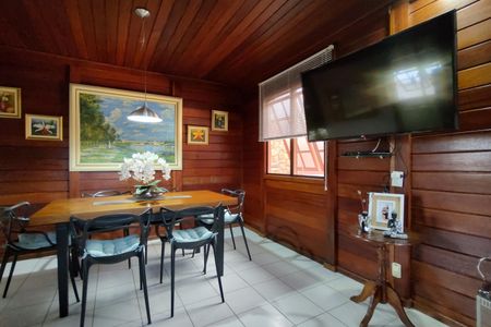 Casa de condomínio à venda com 154m², 3 quartos e 2 vagasSala