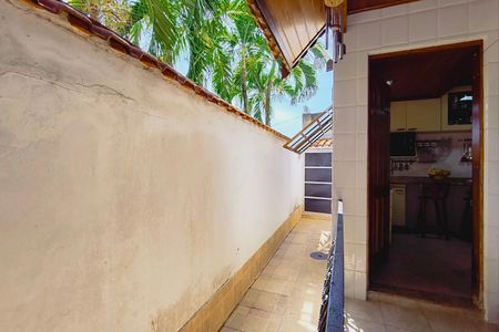 Casa de condomínio à venda com 154m², 3 quartos e 2 vagasQuintal