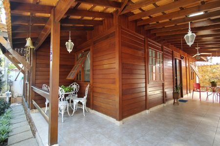 Casa de condomínio à venda com 154m², 3 quartos e 2 vagasFachada