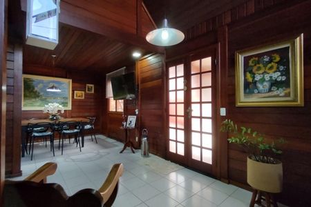 Casa de condomínio à venda com 154m², 3 quartos e 2 vagasSala