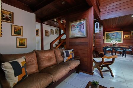 Casa de condomínio à venda com 154m², 3 quartos e 2 vagasSala