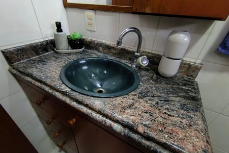 Casa de condomínio à venda com 154m², 3 quartos e 2 vagasBanheiro Social