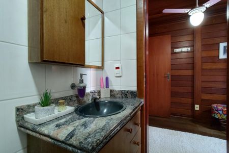 Casa de condomínio à venda com 154m², 3 quartos e 2 vagasBanheiro da Suíte 2