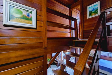 Casa de condomínio à venda com 154m², 3 quartos e 2 vagasEscada 