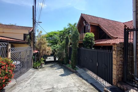 Casa de condomínio à venda com 154m², 3 quartos e 2 vagasFachada