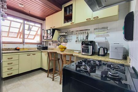 Casa de condomínio à venda com 154m², 3 quartos e 2 vagasCozinha - Armários