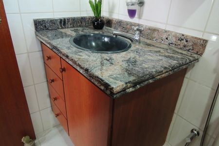 Casa de condomínio à venda com 154m², 3 quartos e 2 vagasBanheiro Social