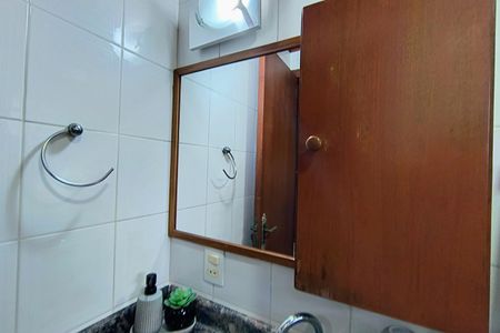 Casa de condomínio à venda com 154m², 3 quartos e 2 vagasBanheiro Social