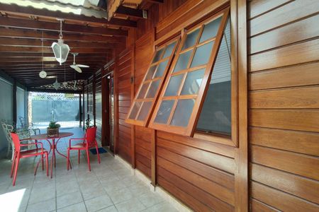 Casa de condomínio à venda com 154m², 3 quartos e 2 vagasFachada