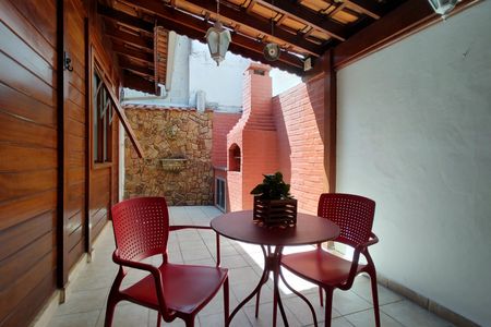 Casa de condomínio à venda com 154m², 3 quartos e 2 vagasChurrasqueira