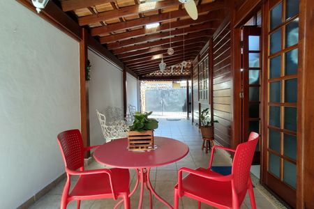 Casa de condomínio à venda com 154m², 3 quartos e 2 vagasFachada