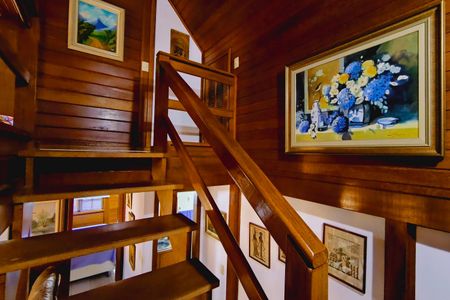 Casa de condomínio à venda com 154m², 3 quartos e 2 vagasEscada 