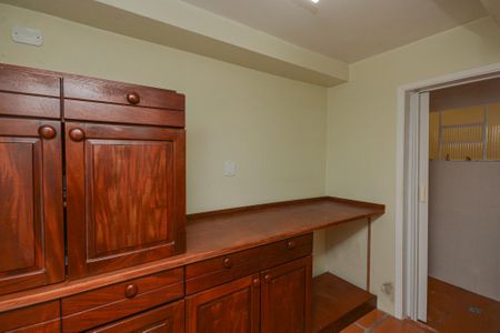 Casa à venda com 202m², 3 quartos e 6 vagasQuarto de Serviço