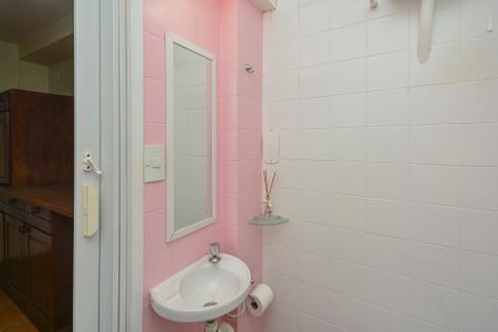 Casa à venda com 202m², 3 quartos e 6 vagasBanheiro de serviço