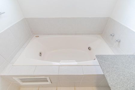 Apartamento à venda com 211m², 2 quartos e 2 vagasBanheiro da Suíte 1