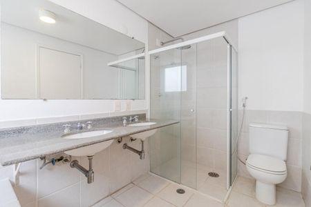 Apartamento à venda com 211m², 2 quartos e 2 vagasBanheiro da Suíte 1