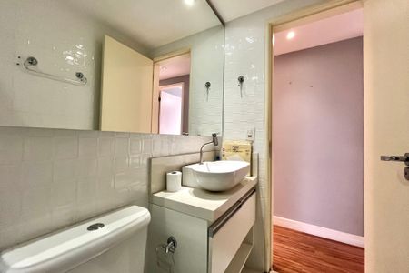 Apartamento à venda com 92m², 3 quartos e 2 vagas Apartamento à venda com 92m², 3 quartos e 2 vagasBanheiro Corredor