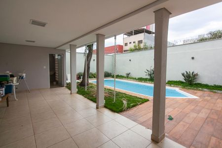 Casa para alugar com 256m², 4 quartos e 4 vagas Casa para alugar com 256m², 4 quartos e 4 vagasPiscina