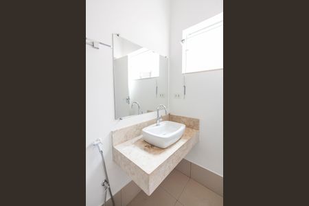 Casa para alugar com 256m², 4 quartos e 4 vagas Casa para alugar com 256m², 4 quartos e 4 vagasBanheiro da Suíte 1