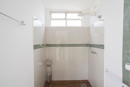 Casa para alugar com 256m², 4 quartos e 4 vagas Casa para alugar com 256m², 4 quartos e 4 vagasBanheiro da Piscina