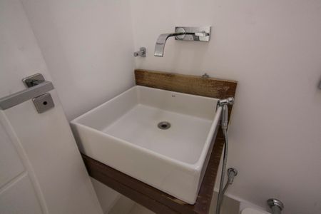 Casa para alugar com 256m², 4 quartos e 4 vagas Casa para alugar com 256m², 4 quartos e 4 vagasLavabo 1