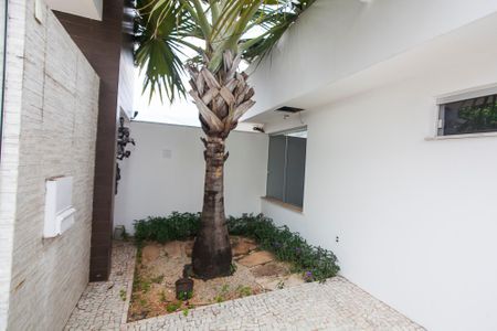 Casa para alugar com 256m², 4 quartos e 4 vagas Casa para alugar com 256m², 4 quartos e 4 vagasJardim