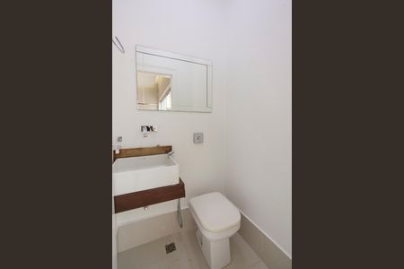 Casa para alugar com 256m², 4 quartos e 4 vagas Casa para alugar com 256m², 4 quartos e 4 vagasLavabo 1